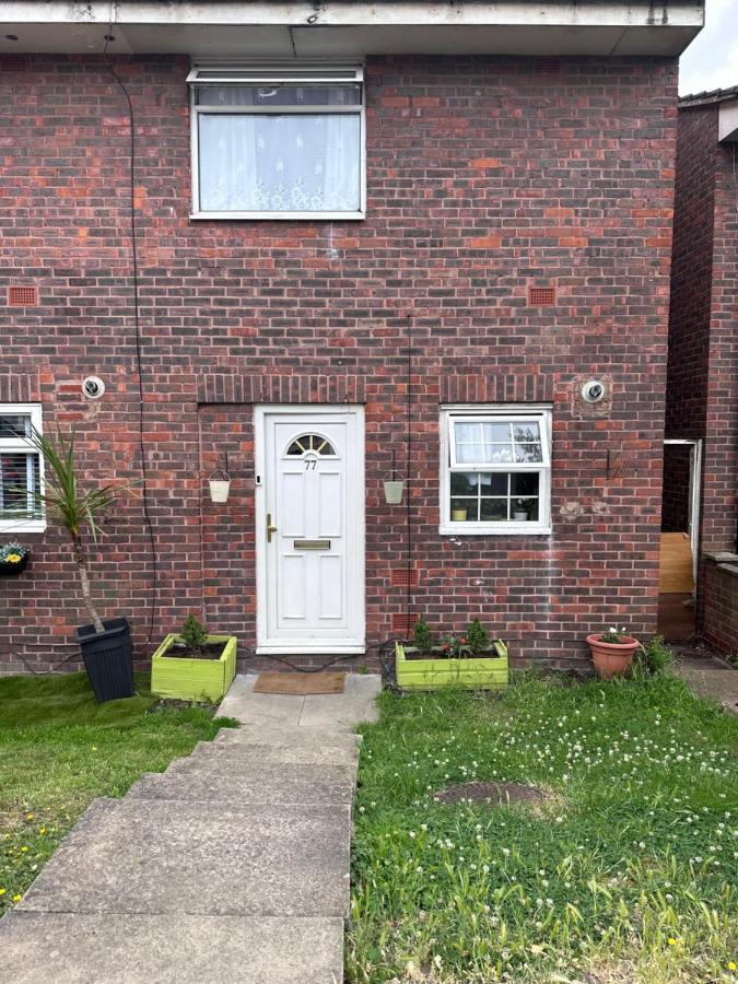 77 Blenheim Road Apartment Northolt  Exterior foto